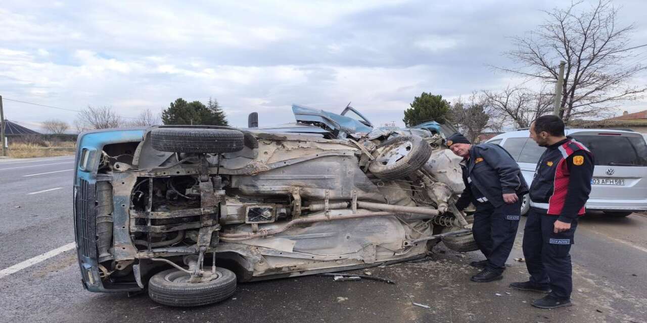 Biri Konya plakalı iki otomobil çarpıştı! 4 yaralı var