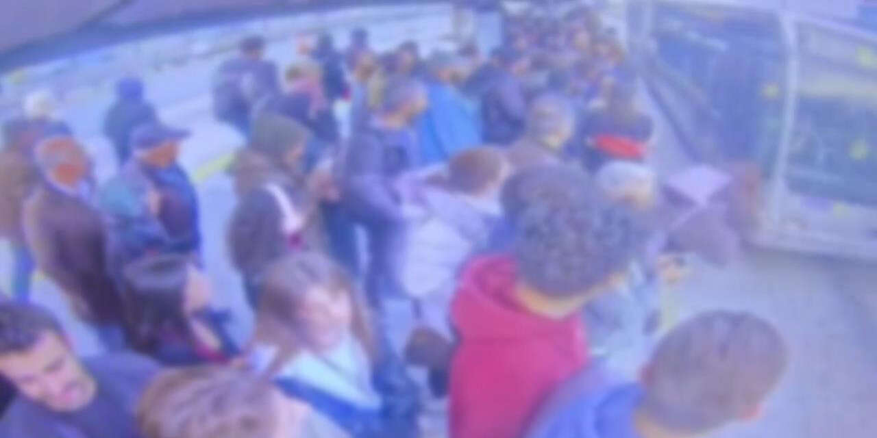 Baygınlık geçirip düşen 14 yaşındaki kıza metrobüs böyle çarptı