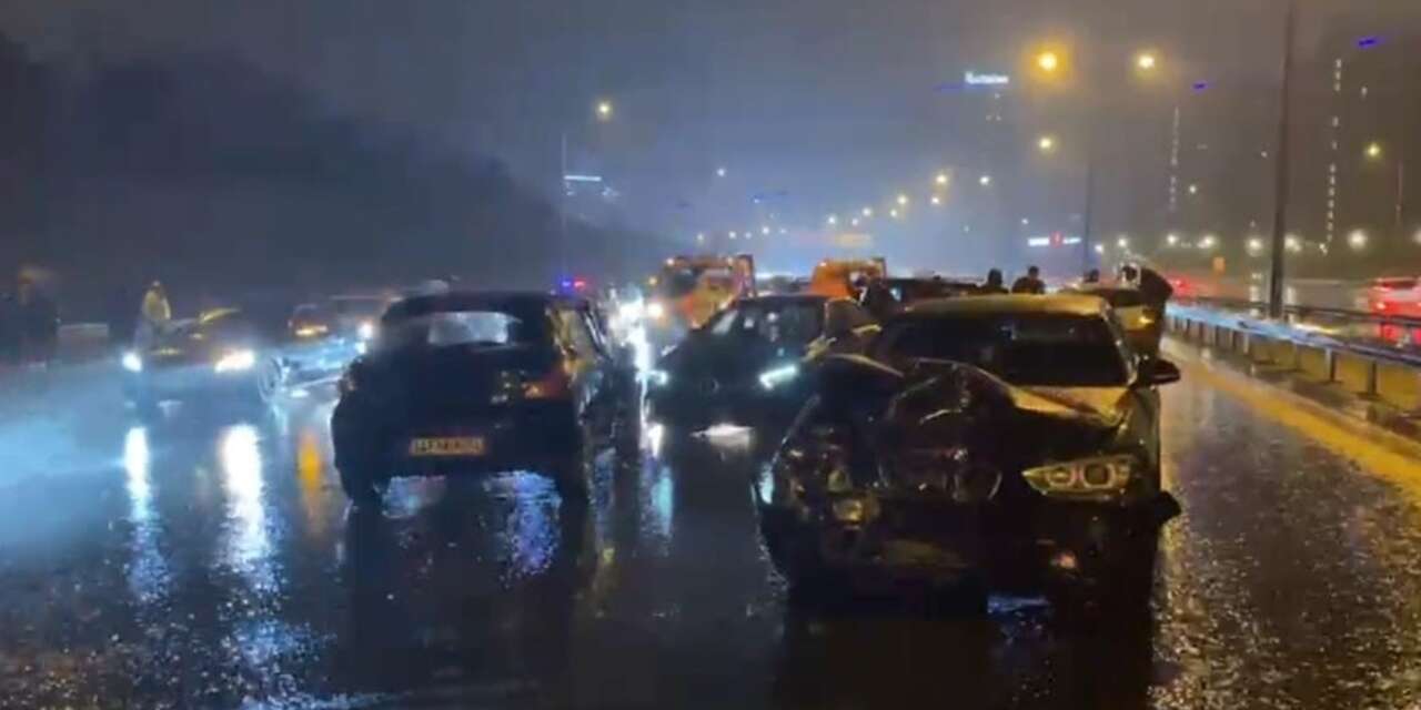 Sağanak yağış ortalığı savaş alanına çevirdi! 7 araç birbirine girdi