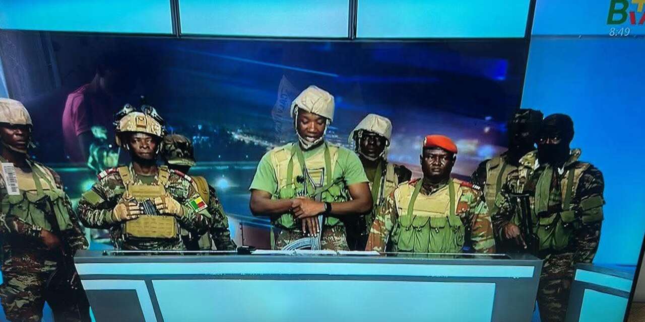 Bir ülke şokta! Askerler devlet televizyonundan darbeyi duyurdu