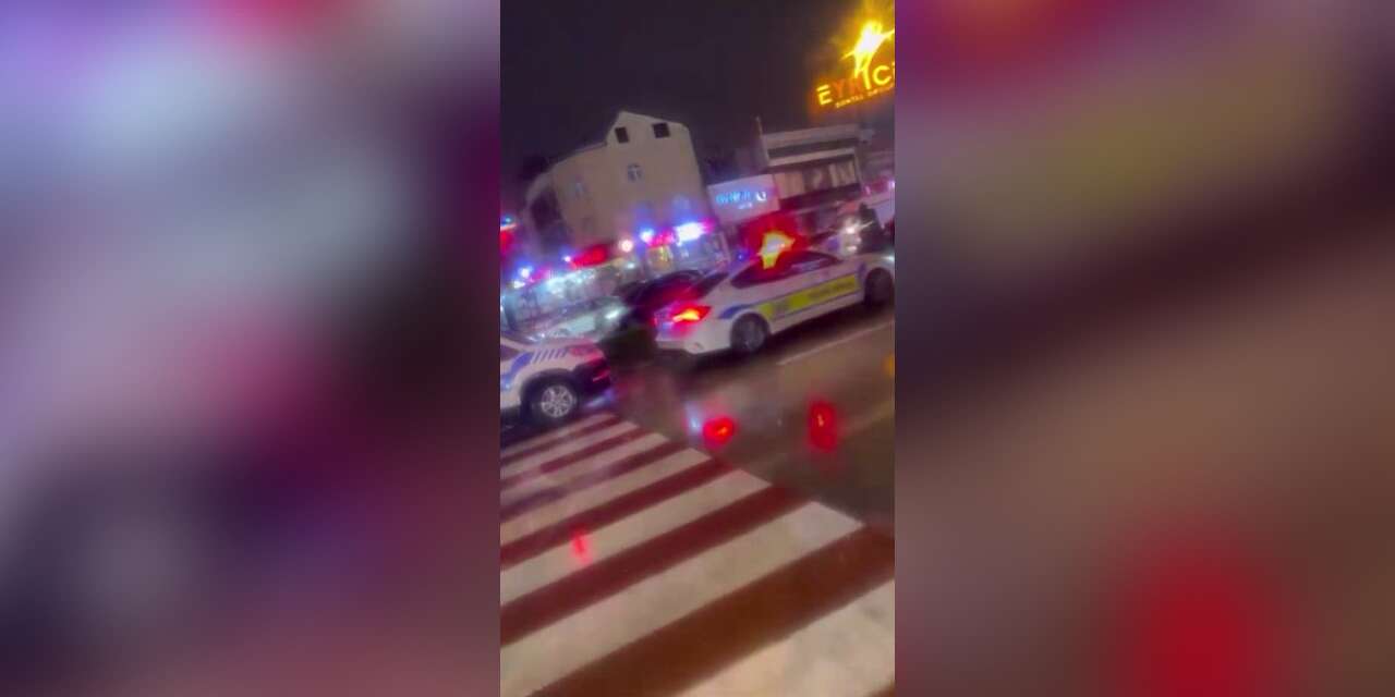 Kaza ihbarına giden polis, yerde yatan kişiyi görünce şok geçirdi