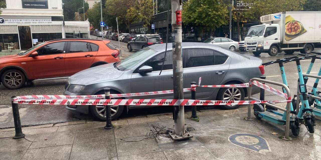 Faciaya ramak kaldı! Yılbaşı süslemeleri alev aldı