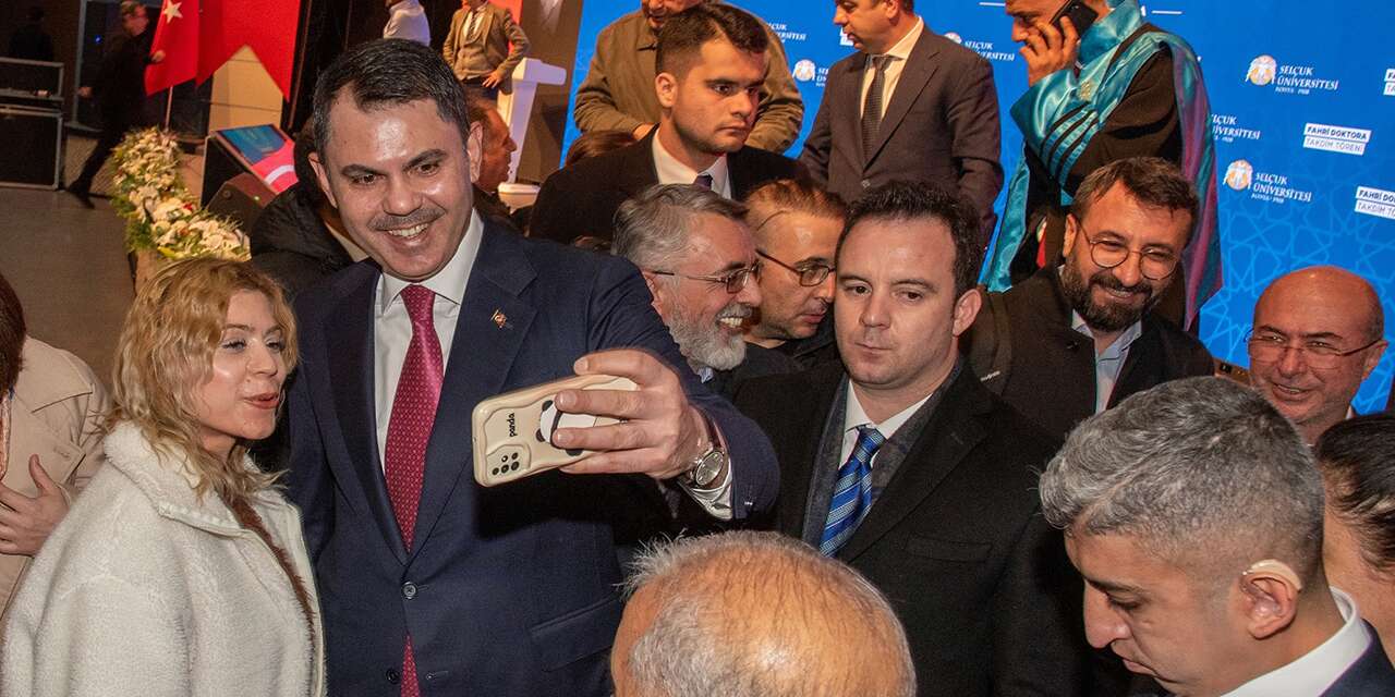 Bakan Murat Kurum’a mezunu olduğu Selçuk Üniversitesinde büyük ilgi