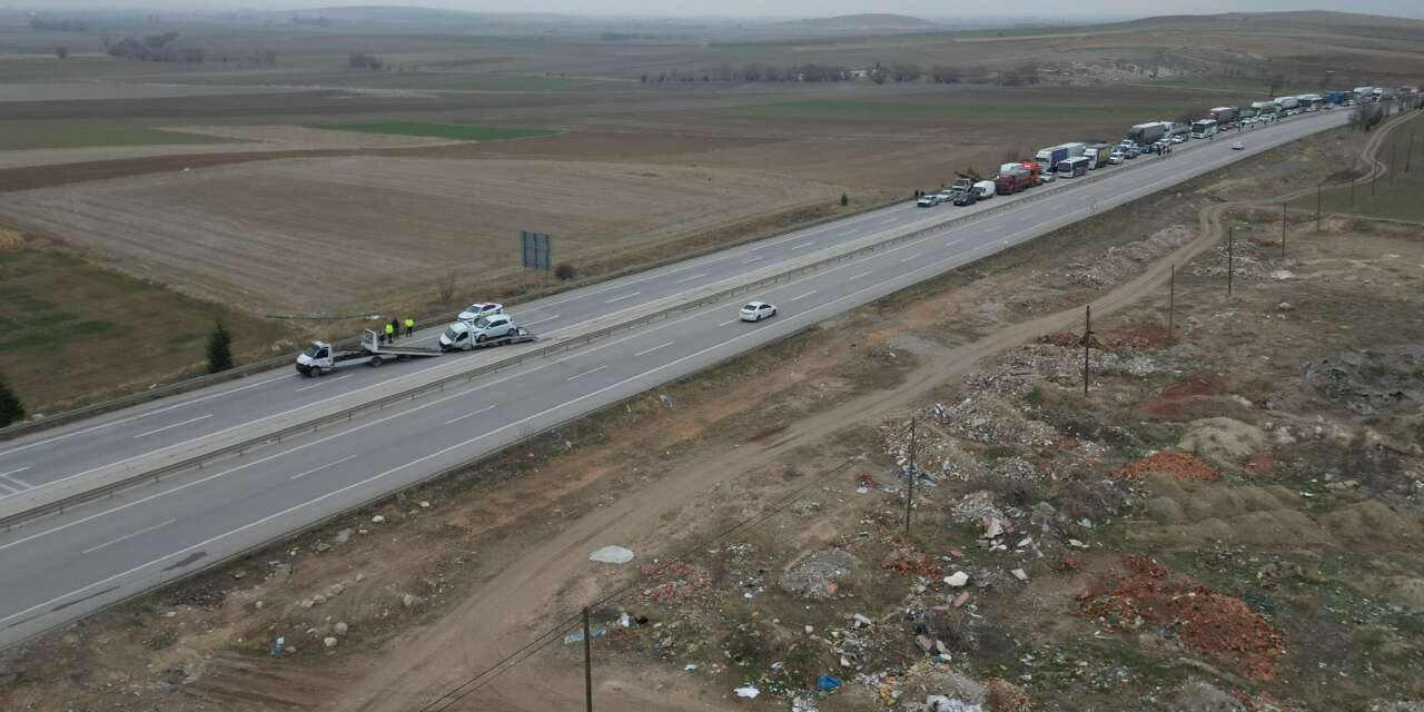 Konya yolunda kaza! Bölgeye çok sayıda ekip sevk edildi