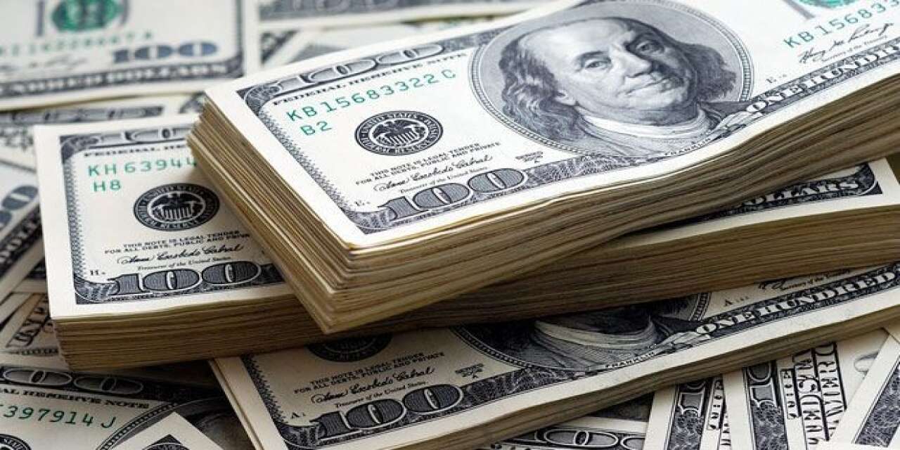 Temizlik görevlisinin bulduğu poşetten 60 bin dolar çıktı! Bekleneni yaptı