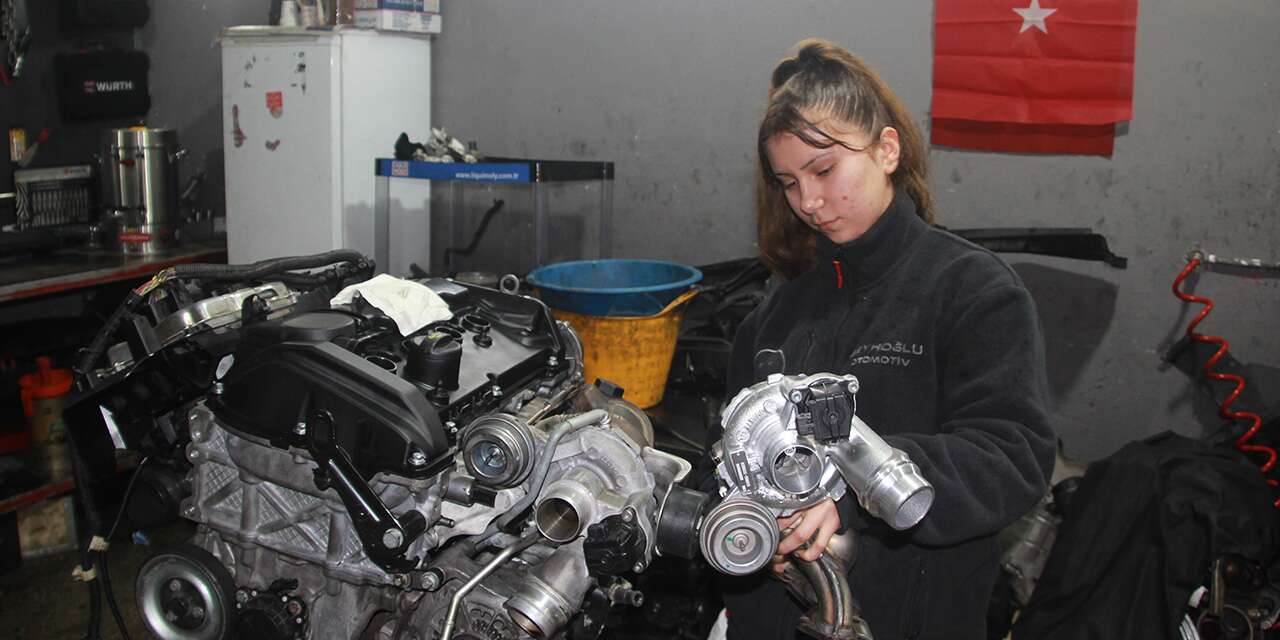 Sanayinin tek kız çırağı! Oje sürmek yerine motor toplayıp, şanzıman söküyor