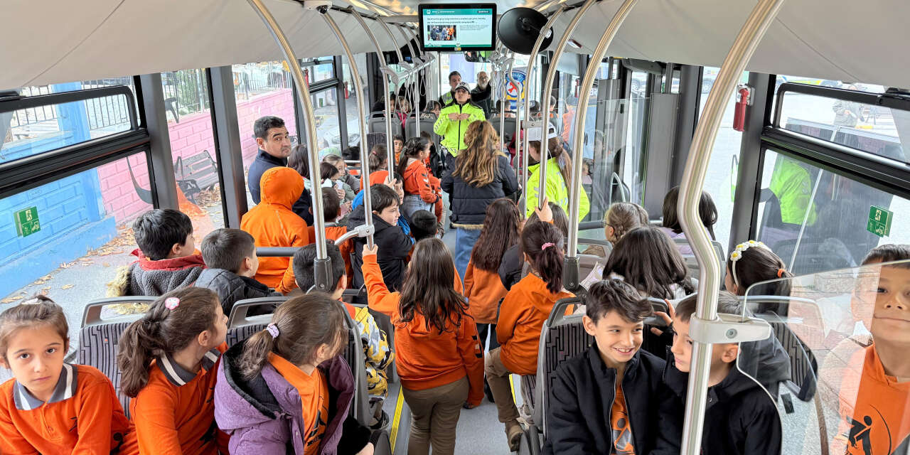 Konya’da yeni nesle belediye otobüsünde nasıl yolculuk yapacakları öğretildi