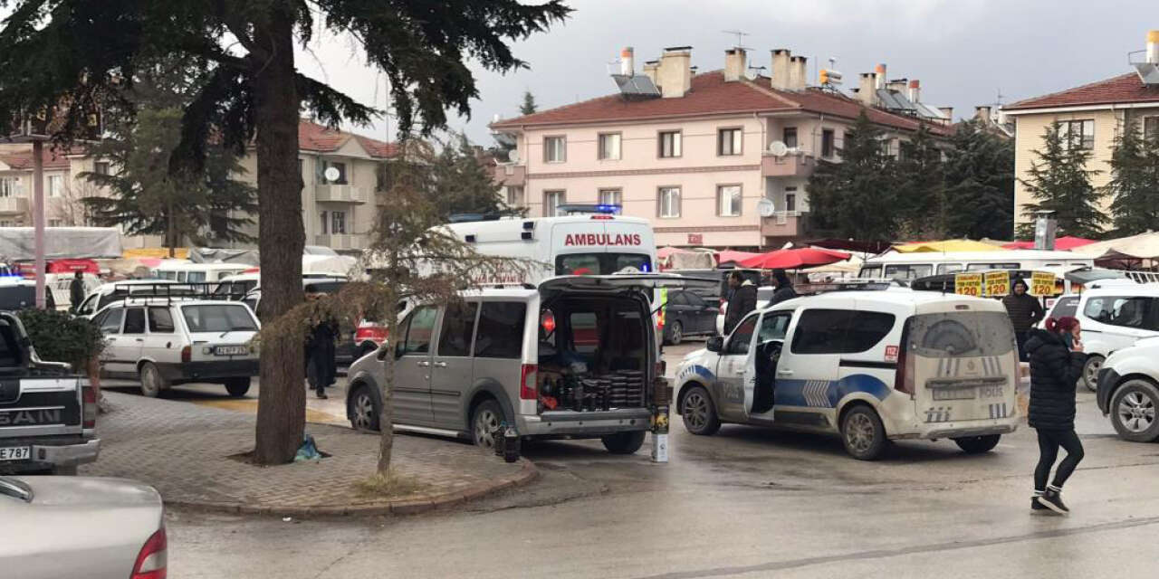 Konya’daki semt pazarında taşlı sopalı kavga! Yaralılar var