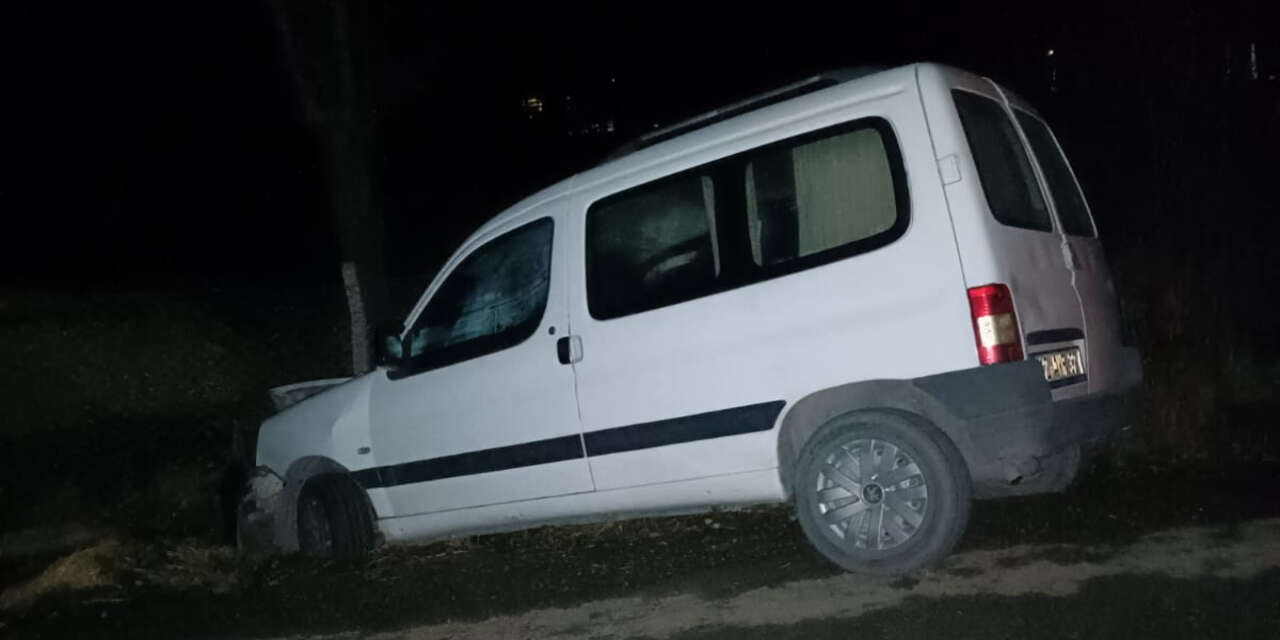 Konya’da virajı alamayan araç şarampole indi! 2 yaralı var