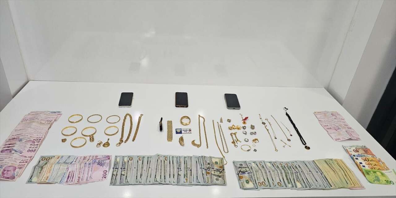 Telefon dolandırıcılarından servet çıktı