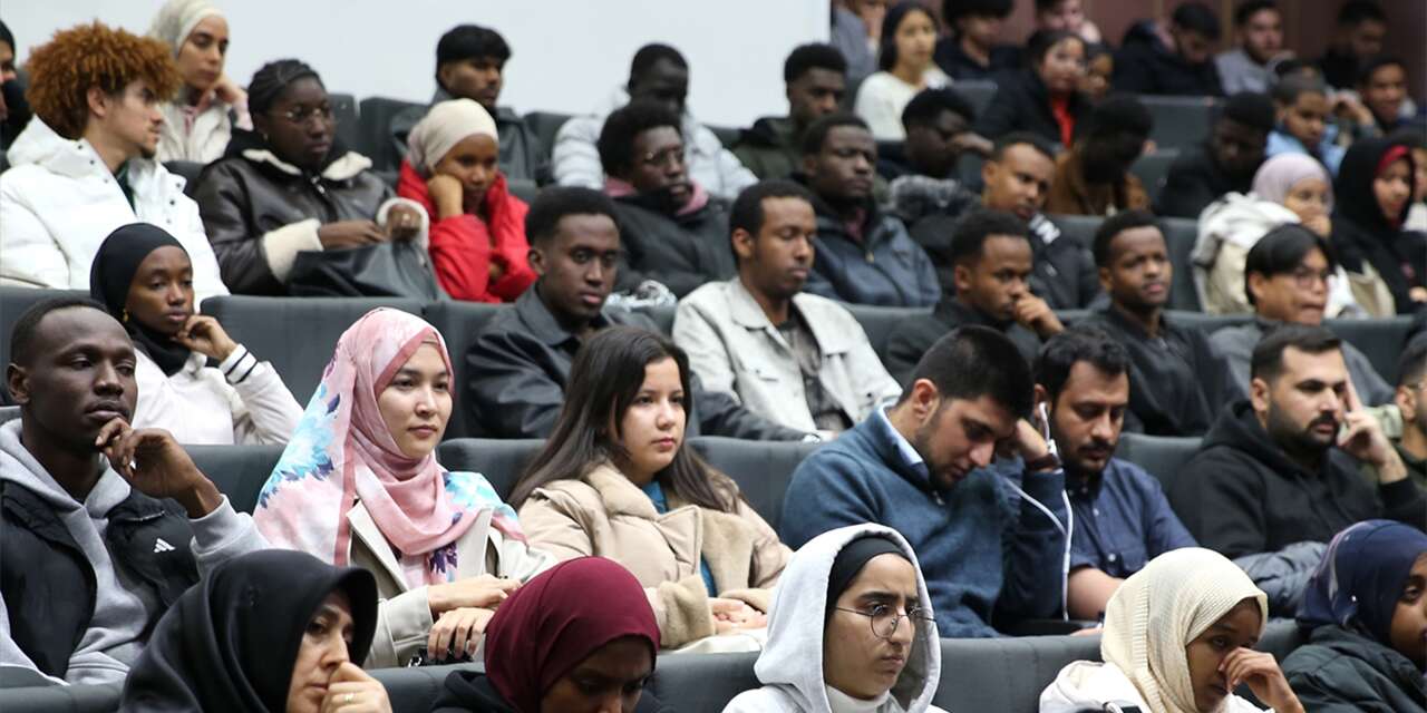 Konya’ya gelen yabancı öğrenciler Mevlana’nın izinde