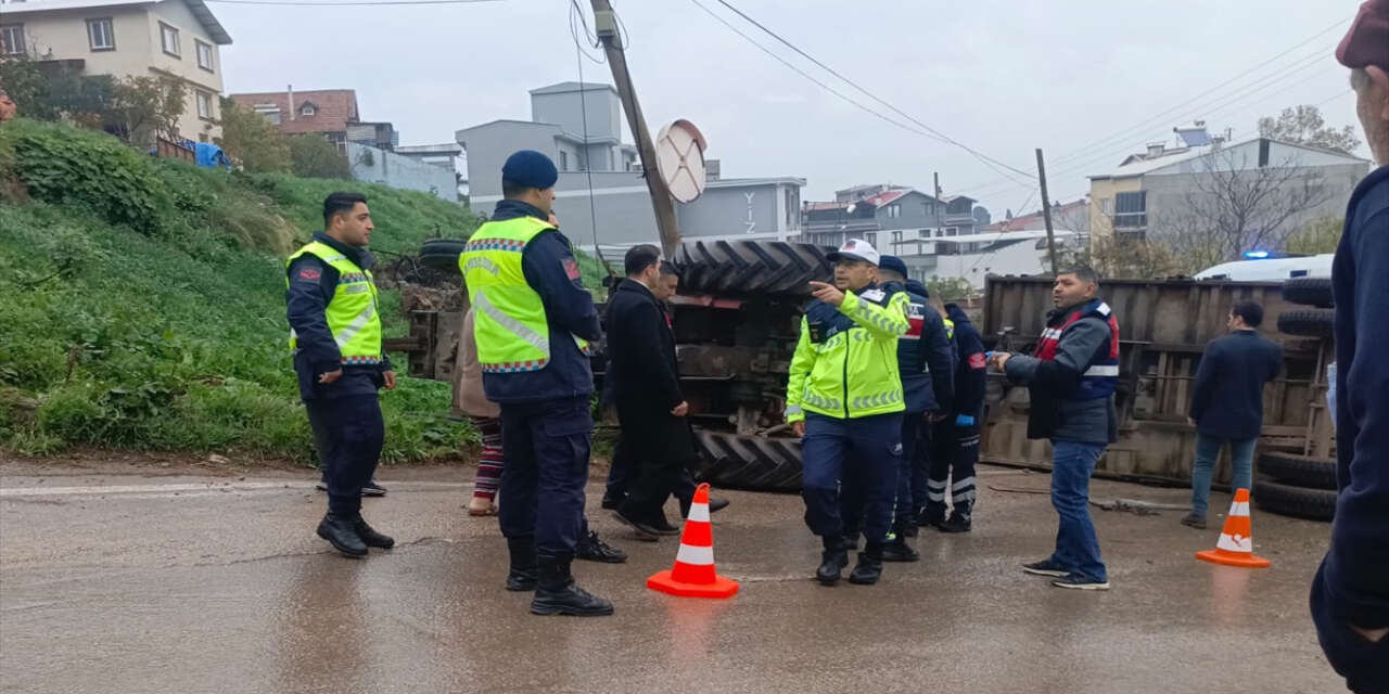 Traktör devrildi, sürücü hayatını kaybetti