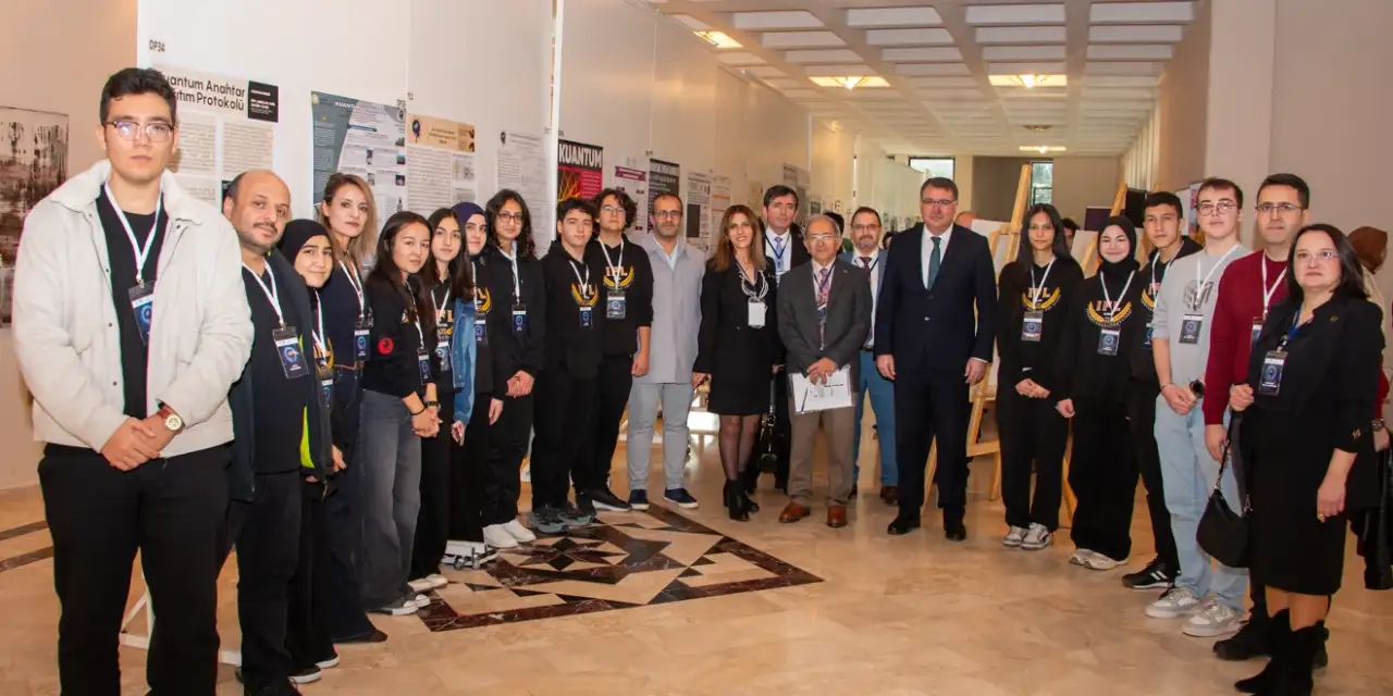 Konya’da Kuantum Evreni’ne yolculuk yapıldı