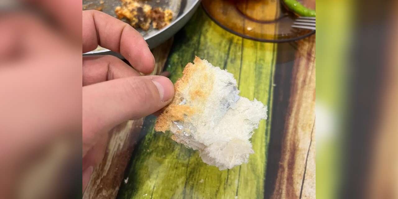 Ekmeğin içinden çıkanı son anda farketti, görünce şoke oldu