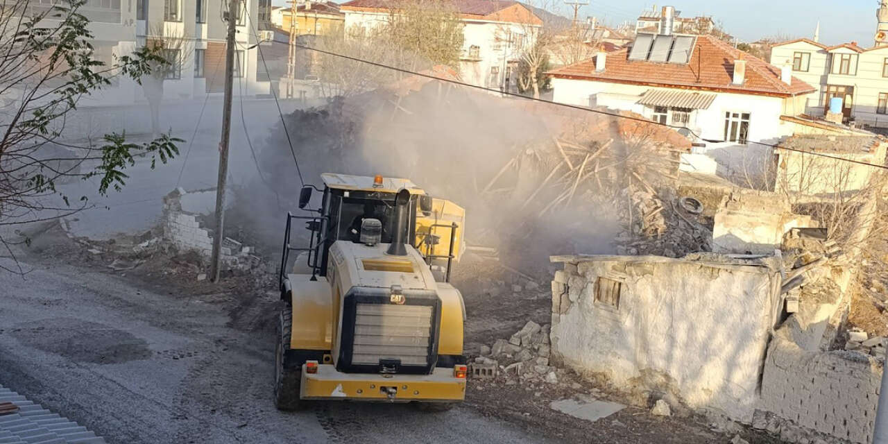 Konya’nın bir ilçesinde 300 ev yıkıldı