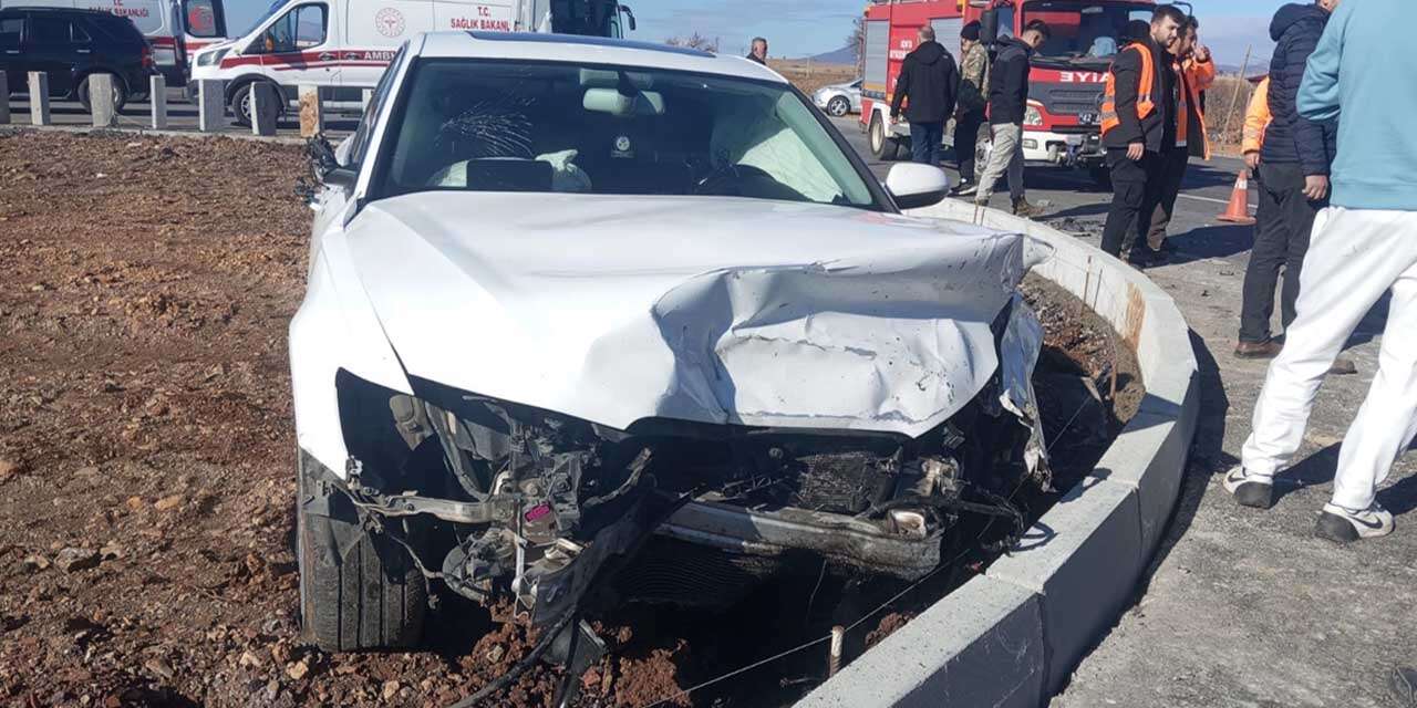 Konya'da iki araç çarpıştı! Sürücüler hastaneye kaldırıldı