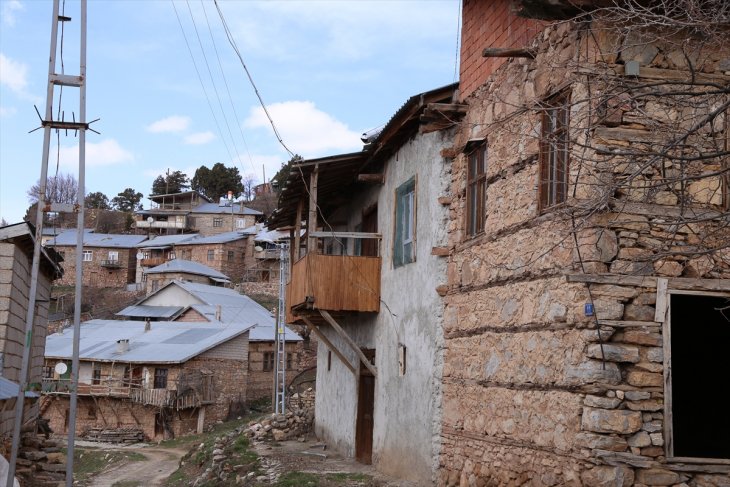 Konya'da yaş ortalaması 65'in üzerinde olan mahallede çıt çıkmıyor