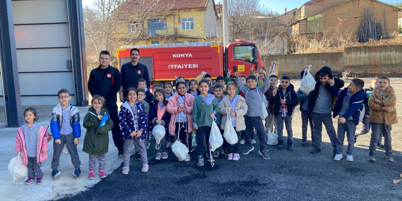 Konya İtfaiyesi bu sefer minik öğrenciler için harekete geçti