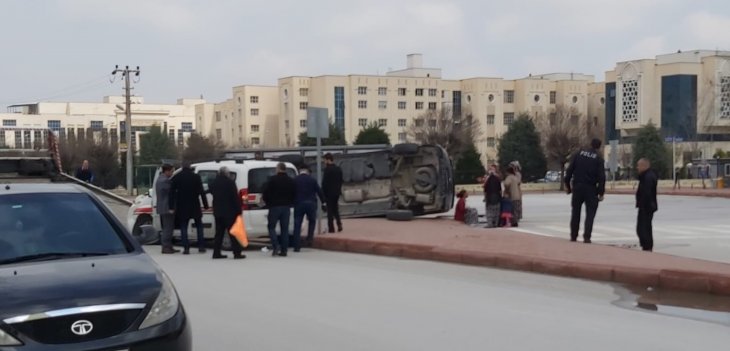 Konya Barosuna ait araç minibüsle çarpıştı! Kaza anı kamerada