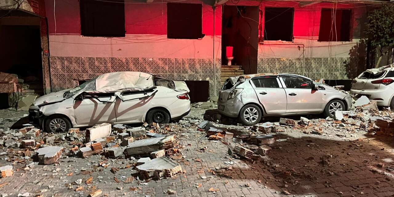 Gece korku dolu anlar! Gökten beton yağdı