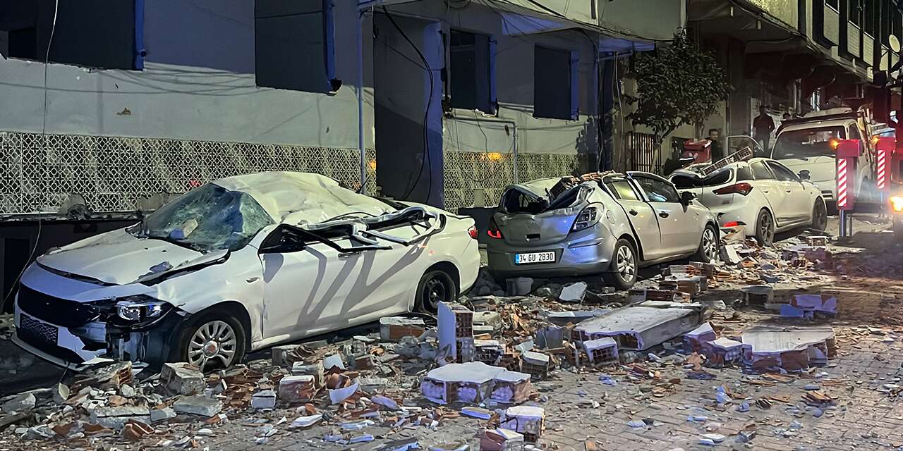 Gürültüyü duyup sokağa fırladılar, araçlarını görünce neye uğradıklarını şaşırdılar