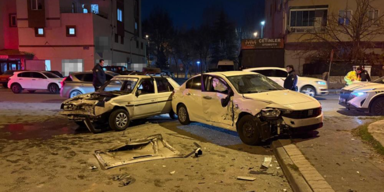 Savrulan otomobil yayalara çarptı, acılı baba ortalığı birbirine kattı