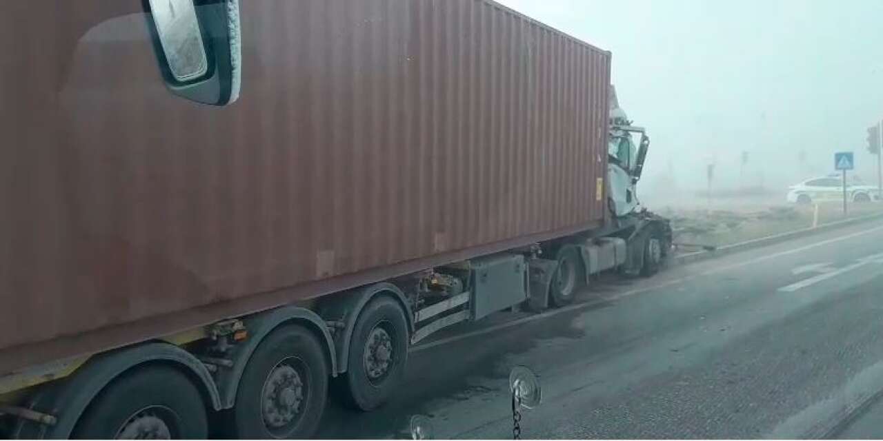 Karapınar - Konya yolunda yoğun sis kazalara neden oldu