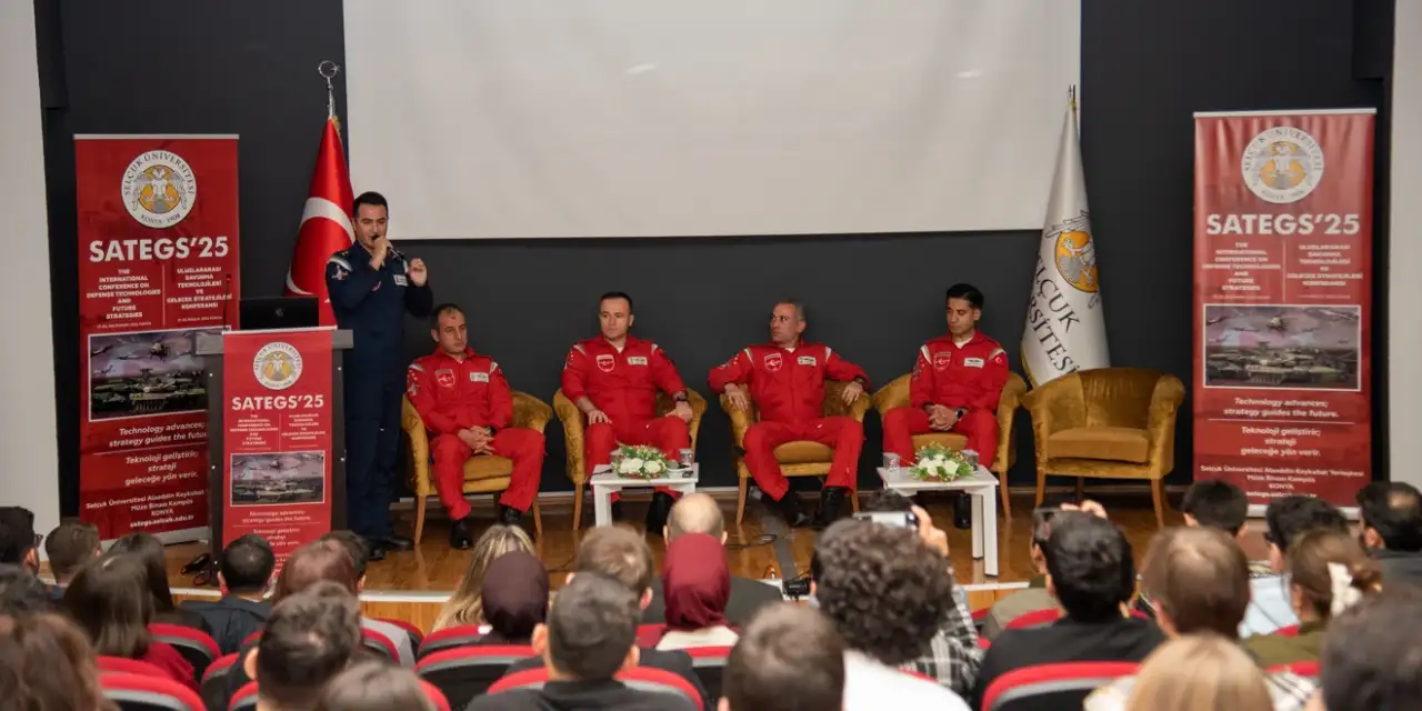 Konya'nın gökyüzündeki milli gururu evinde öğrencilerle buluştu