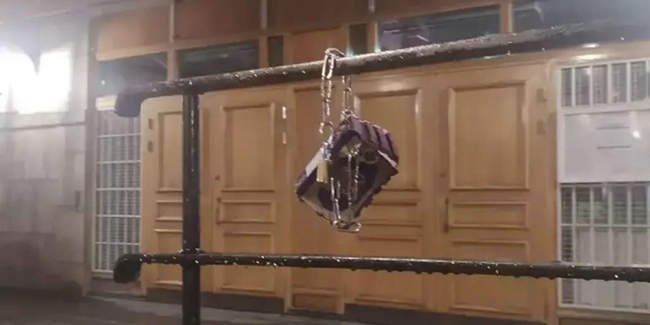 Camide alçak saldırı! Kur’an-ı Kerim’e kurşun delikleri açtılar