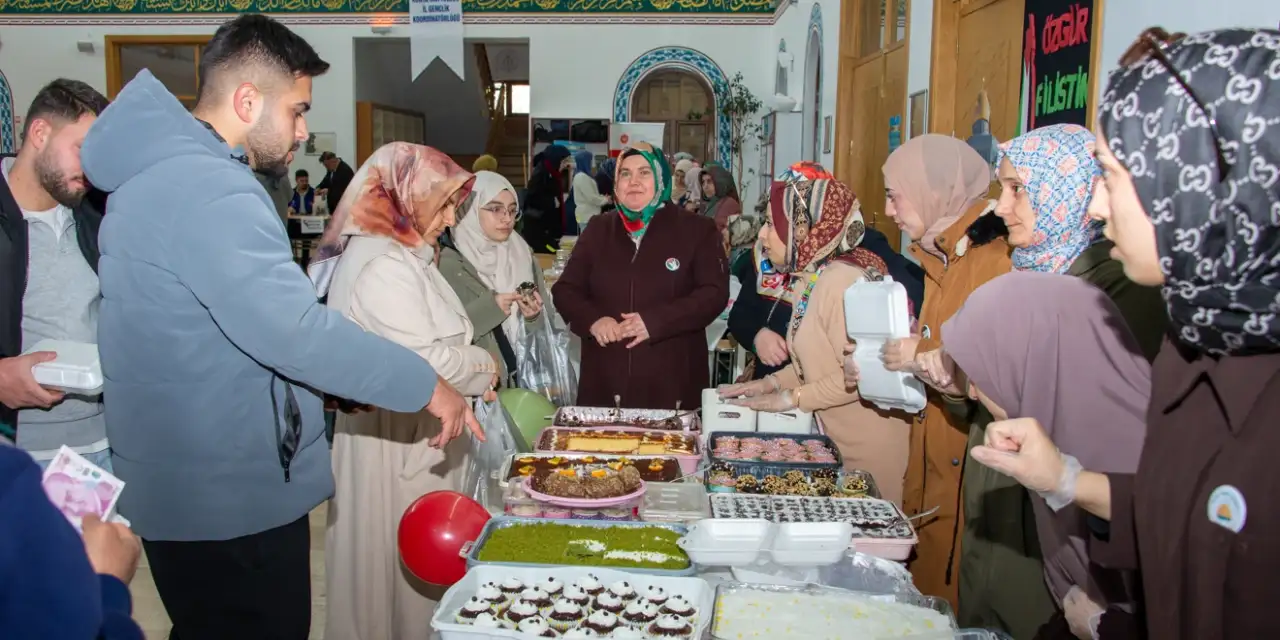 Konya, Gazze’ye umut için yola çıktı! Selçuk Üniversitesi’nde kermes düzenlendi