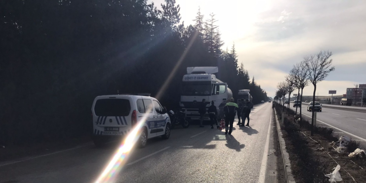 Yer Konya! Tankerinden indi, işçi servisi çarptı