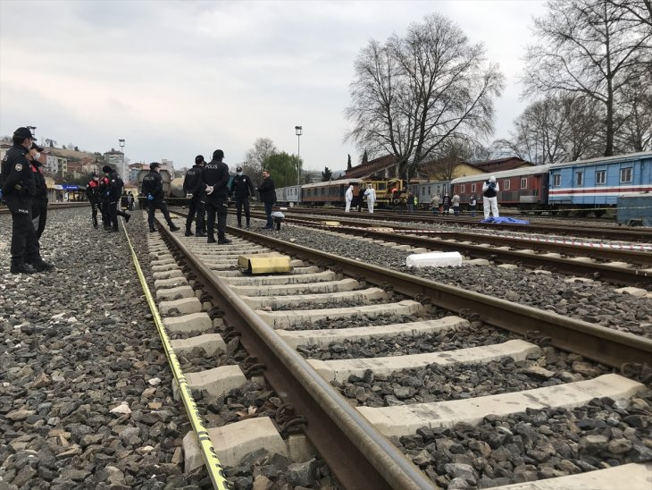 Feci kaza! Yük treni lokomotifinin çarptığı kadın öldü