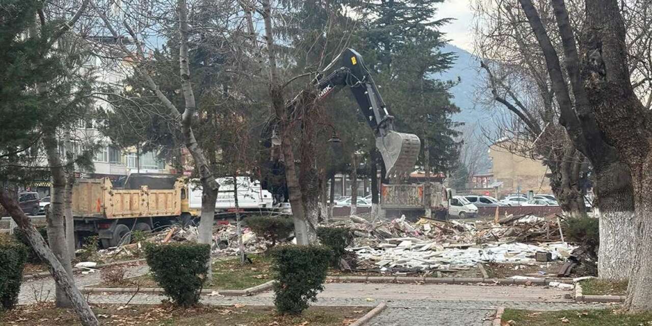Konya’nın dünyanın ortası ilçesinde yıkım başladı