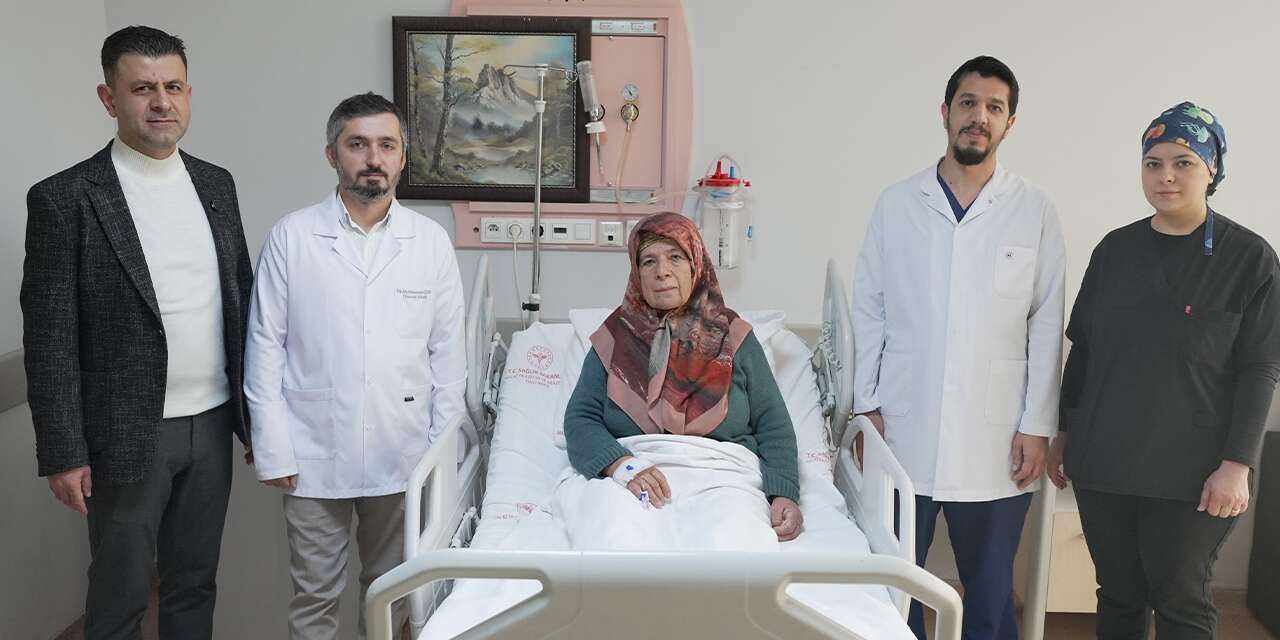 70 yaşındaki kadının içinden çıkan şaşırttı! Tam 2 kilo 200 gram