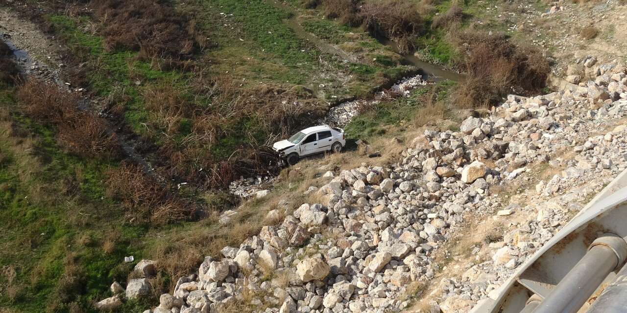 Otomobil köprüden uçtu! 1 ölü, 2 yaralı var