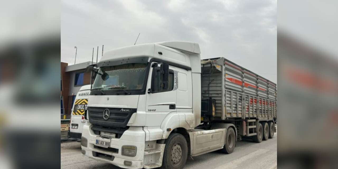 Konya’da TIR kamyonetle çarpıştı! Sürücü ağır yaralı