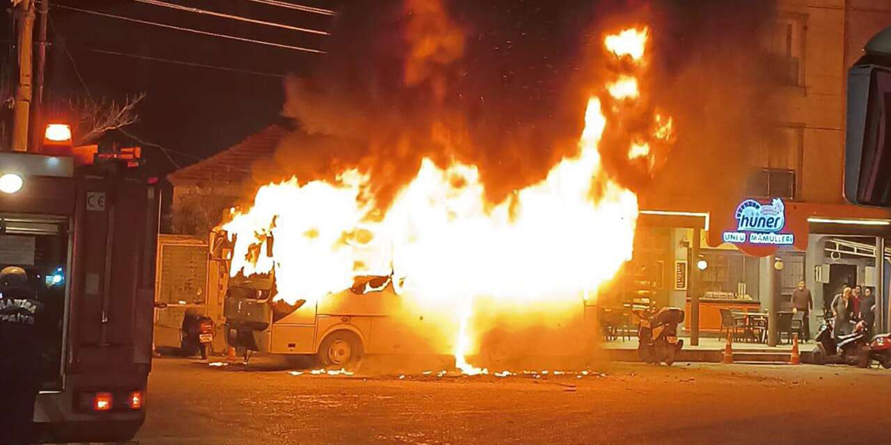 İşçi servisi alev aldı! İtfaiye ekipleri sevk edildi