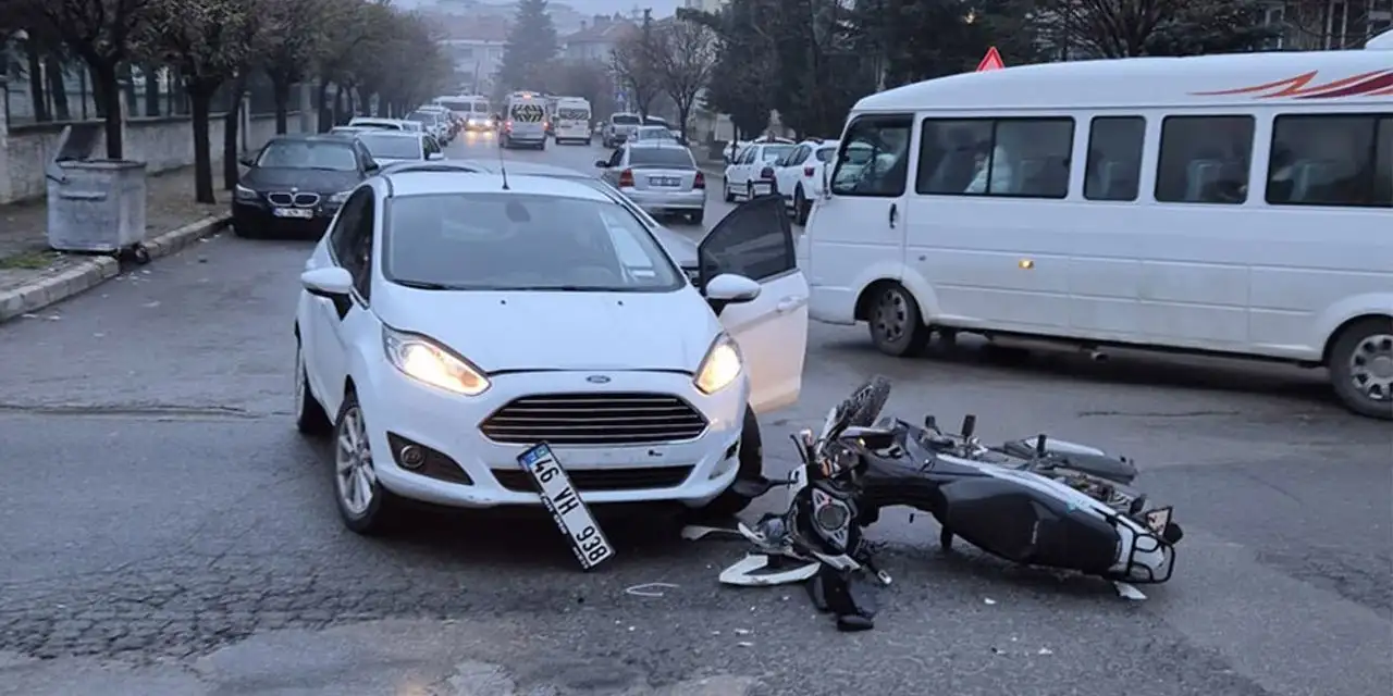 Konya Akşehir’de otomobil ile motosiklet çarpıştı: 1 yaralı