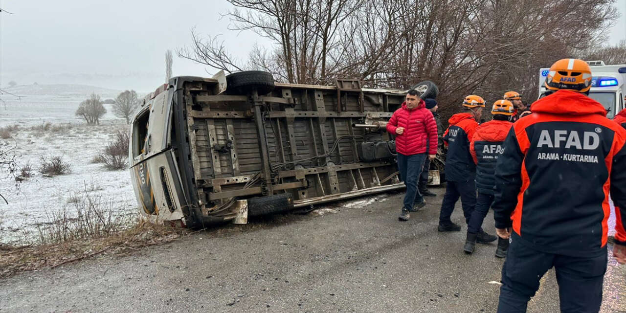 Öğrenci servisi devrildi! Çok sayıda yaralı var