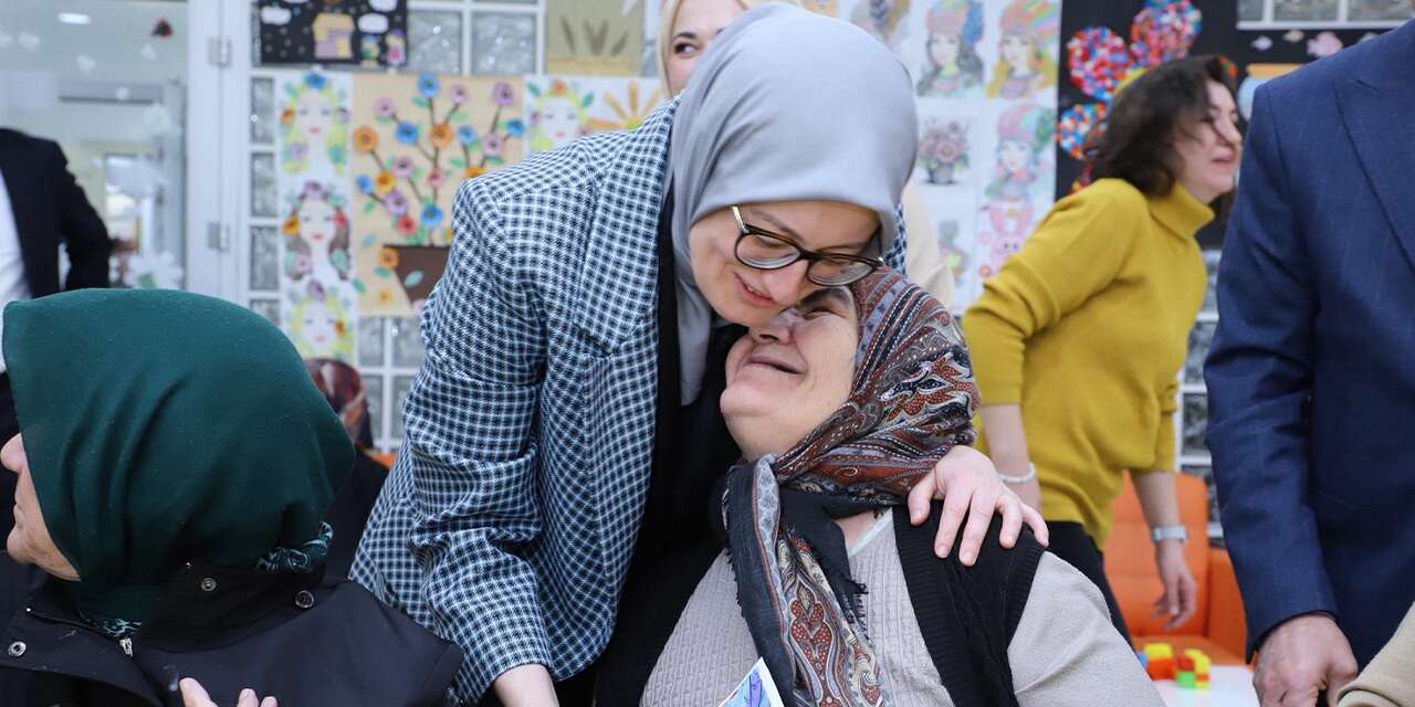 AK Partili Belgin Uygur, Konya’daki merkezi dünyaya örnek gösterdi