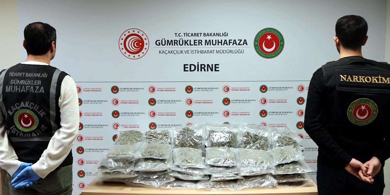Sınır kapısında otomobilin gizli yükü! 22 kilo esrar ele geçirildi