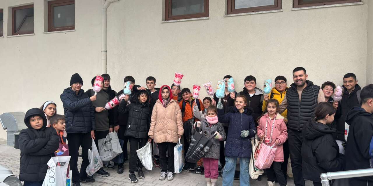 Konya’daki bir sitede pamuk şekerler çocuklar için döndü