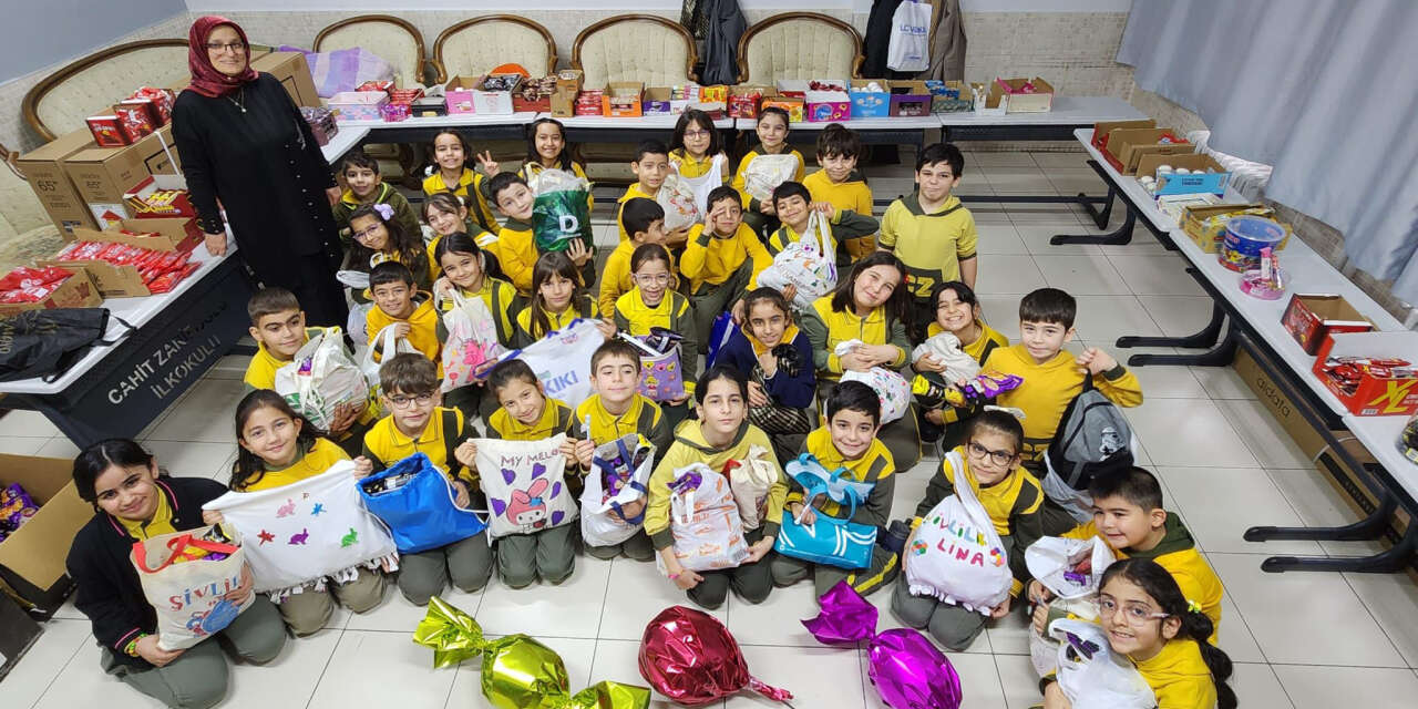 Konya’da şivlilik ve fener alayı coşkusu okul bahçesini aydınlattı