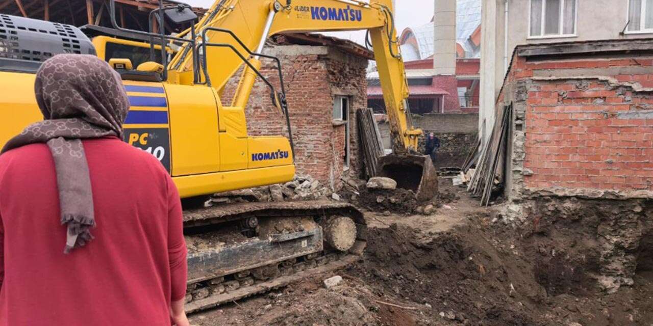 İş makinesiyle kazı yapıyordu, çıkanları görünce şoke oldu