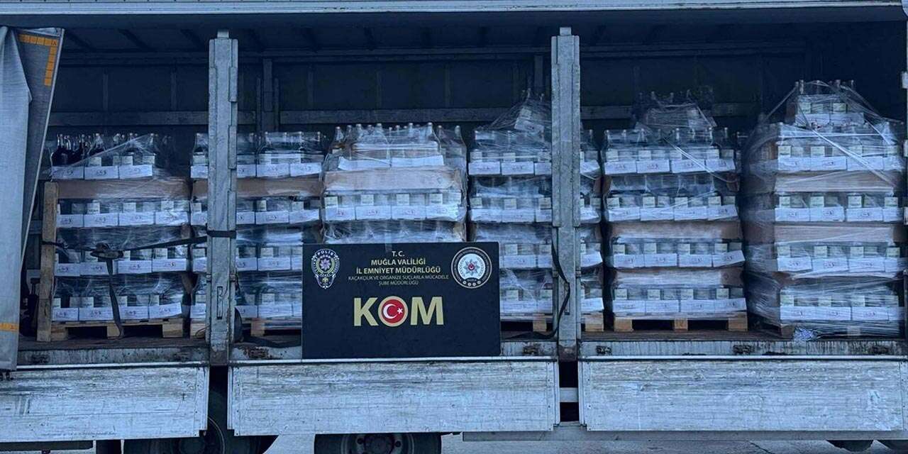 Kamyonetten kasa kasa sahte içki çıktı