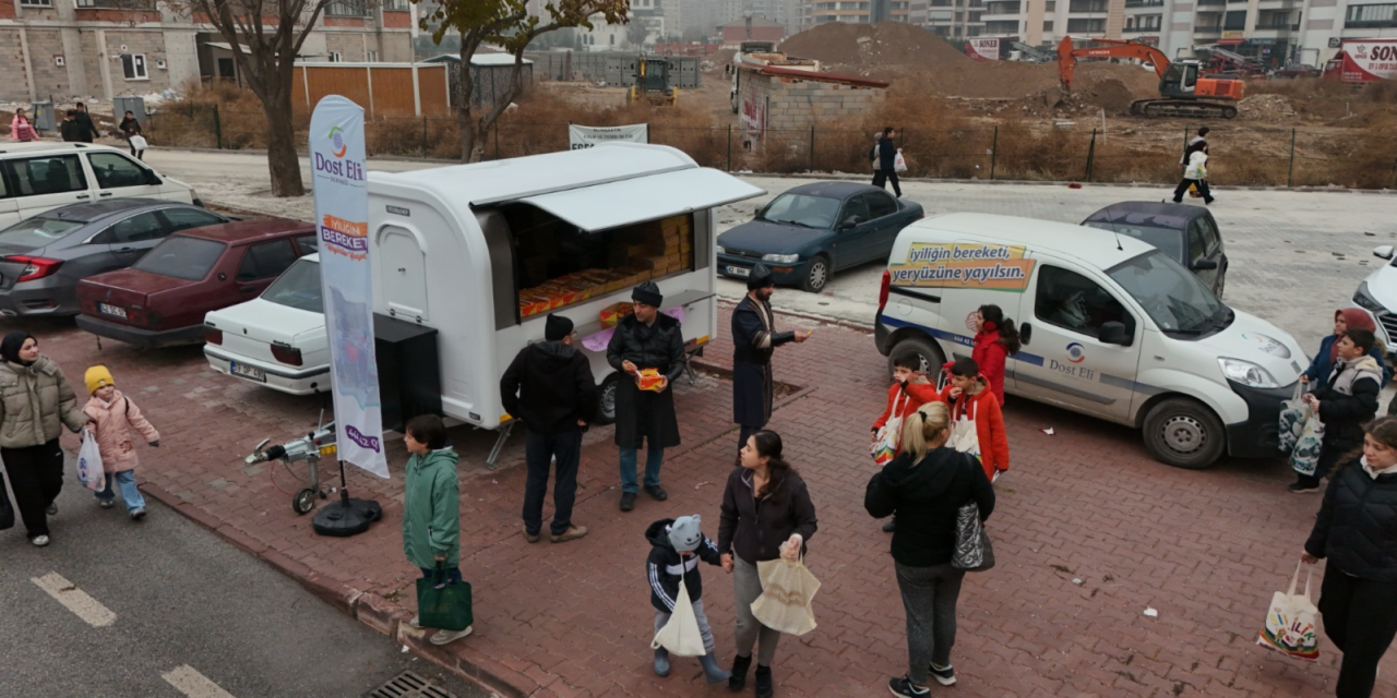 Dost Eli Derneği arabalar dolusu şivlilik dağıttı