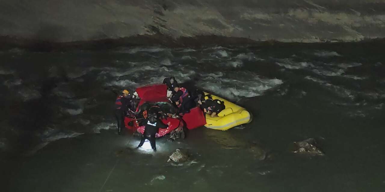 Kontrolünü kaybeden araç Zap Suyu’na uçtu! 23 yaşındaki Ezgi hayatını kaybetti