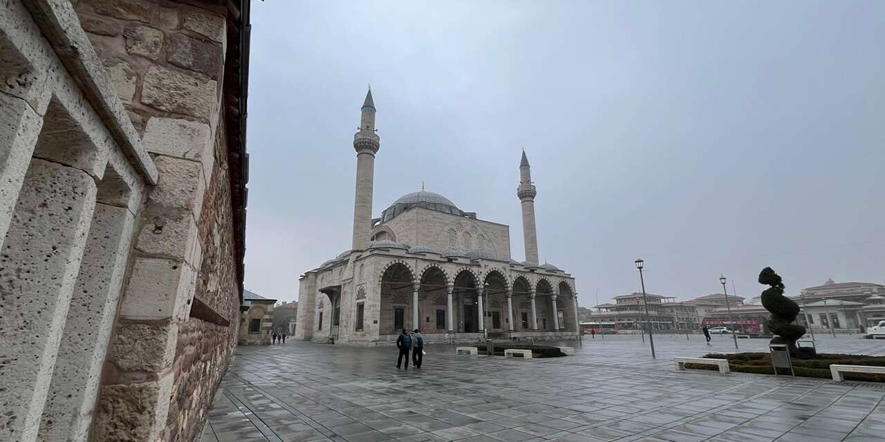 Konya’nın 450 yıllık sembol camisi kapanıyor! Bugün son namaz kılınacak