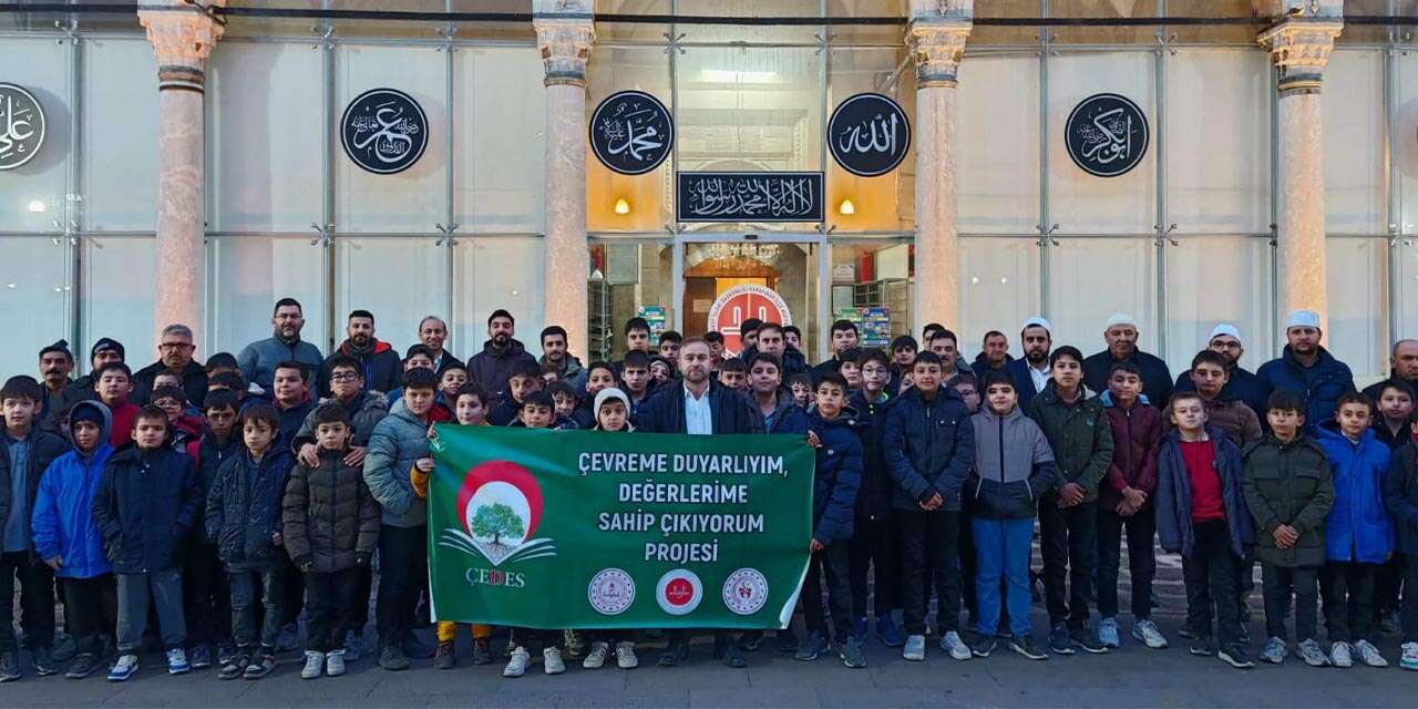 Konya'da öğrenciler sabahın ilk ışıklarıyla camiye koştu