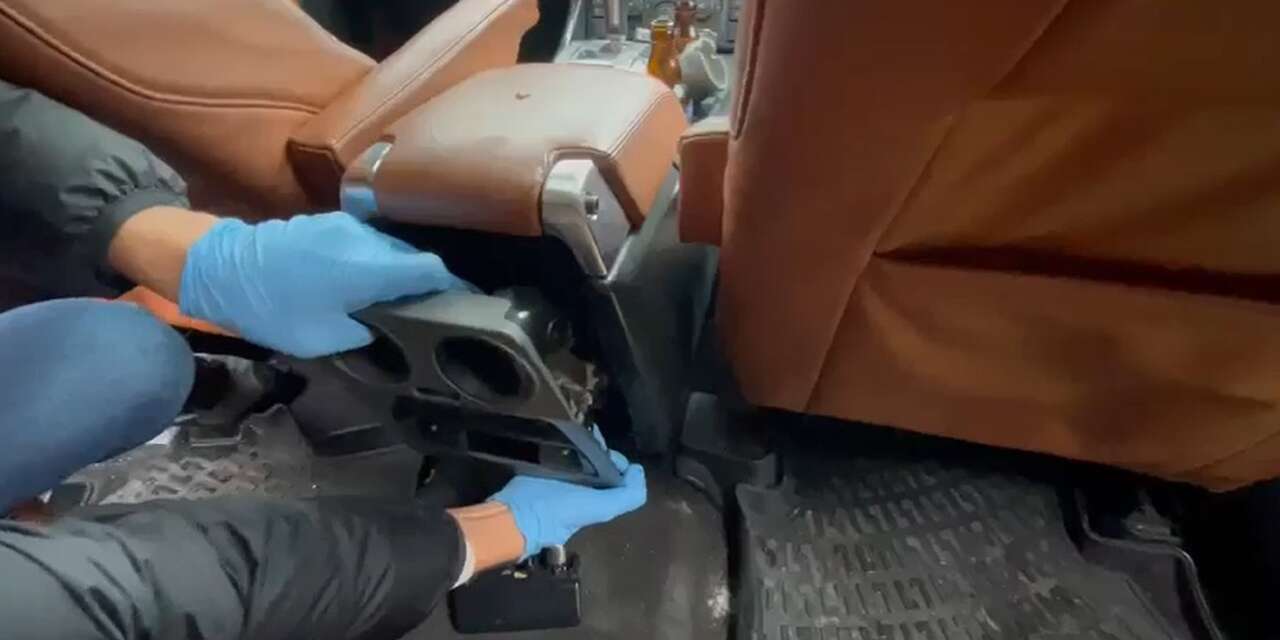 Durdurulan aracın gizli bölmesi şaşırttı